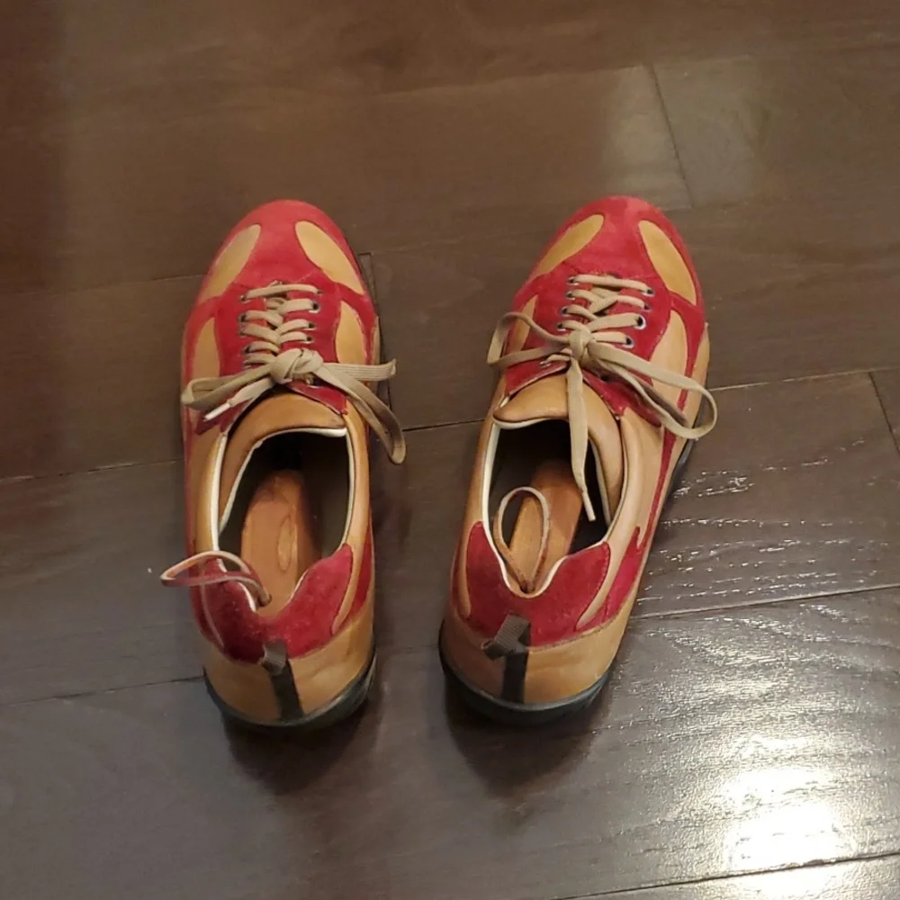 Stylish Red and Tan Men's Sneakers - Picture 14 of 16